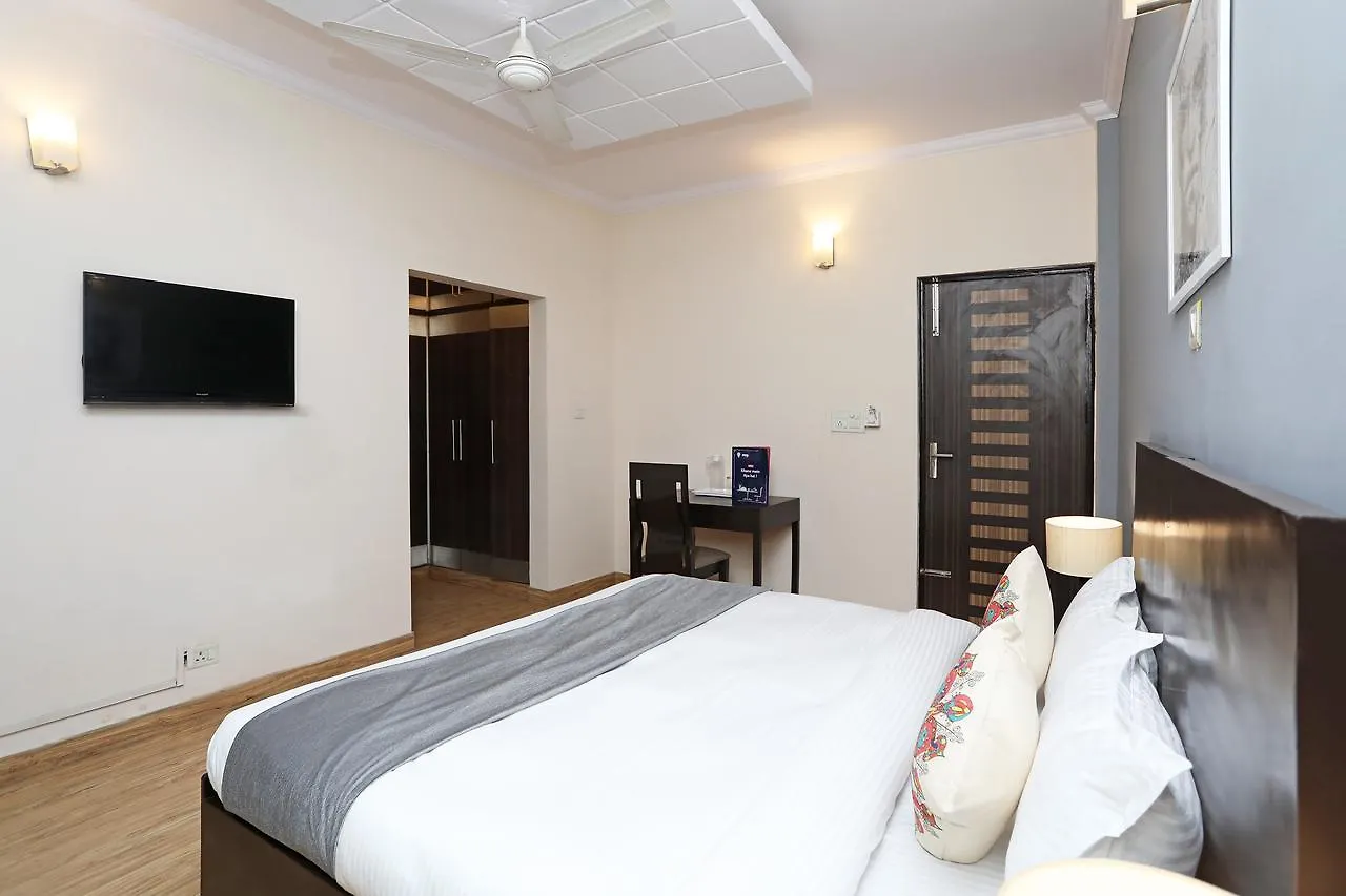 Oyo 11761 Whitepod Inn Gurgaon 3*,  India